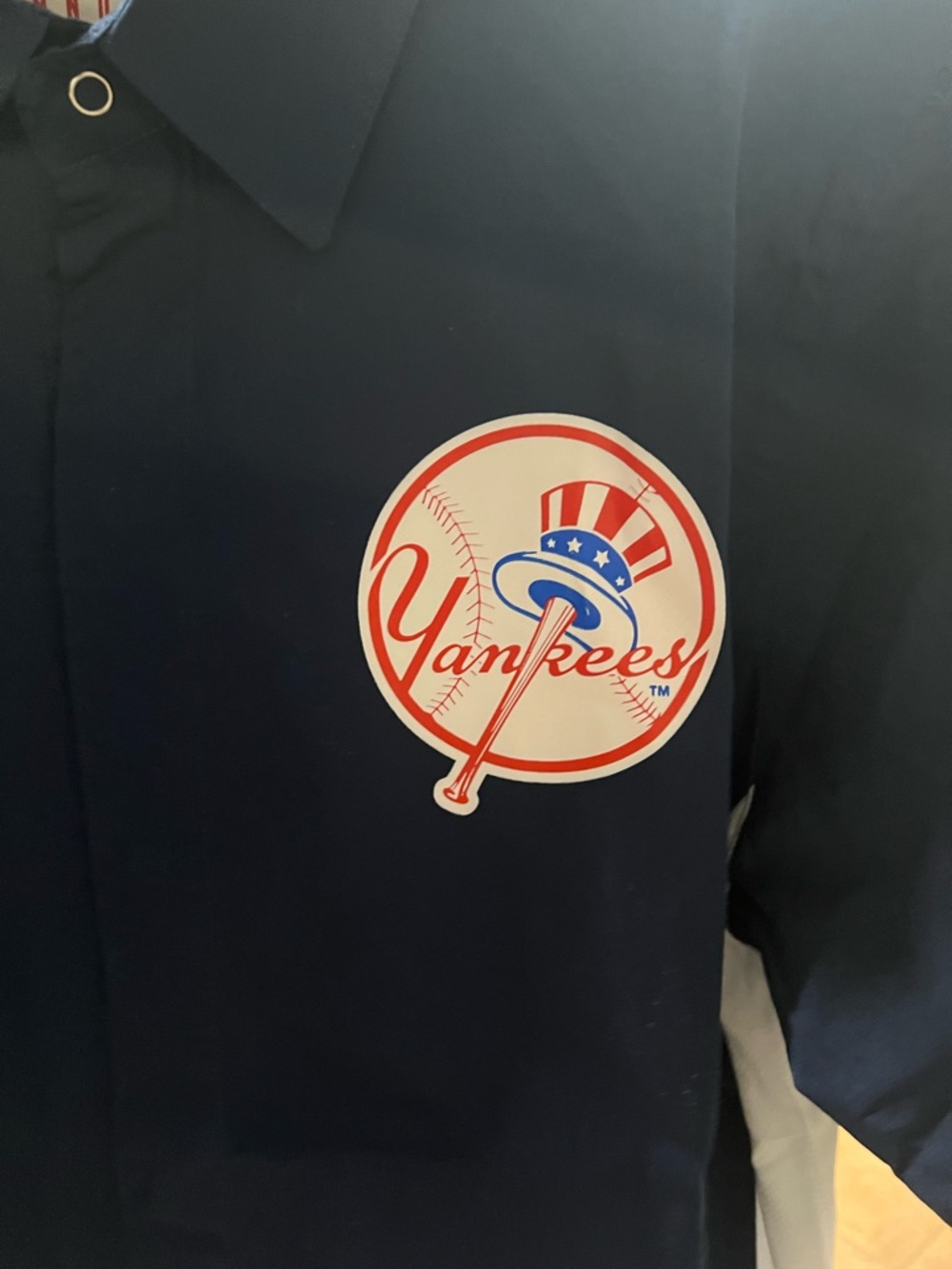 NWT: NEW YORK YANKEES Button Down Top - Picture 6 of 7